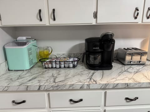 Ice maker, combo Coffee maker , Toaster