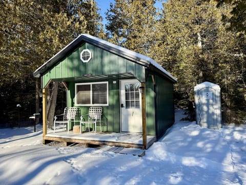 Henry's Cabin - Johnswood Off Grid Cabins on Drummond Island (5196)