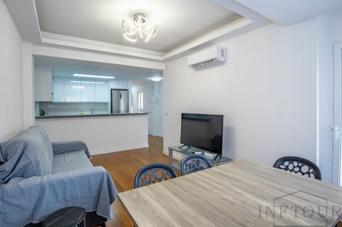 Communal lounge/ TV room,TV and multimedia,Living room,Dining area