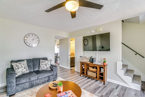 Bowling Green Vacation Rental | 2BR | 1.5BA | Steps Required | 1,050 Sq Ft