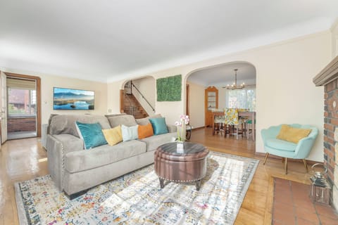 Welcome to the Royal Retreat where style meets function & comfort!