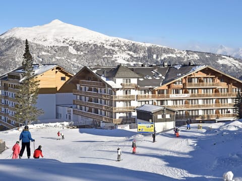 Snow, Winter, Mountain, Mountain Range, Property, Mountainous Landforms, Town, Ski Resort, Piste, Hill Station
