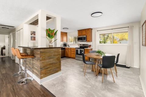 Breakfast Bar + Dining Area
