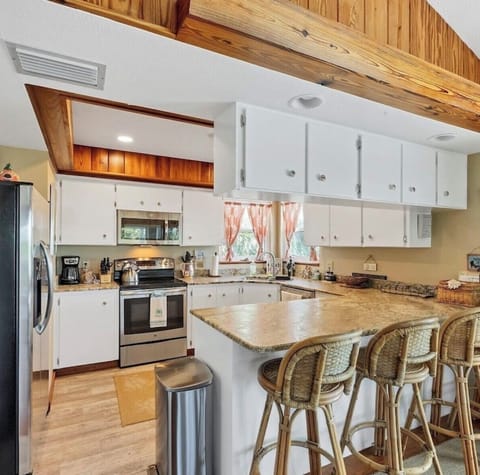 Eat at Island with Open Concept Kitchen Living