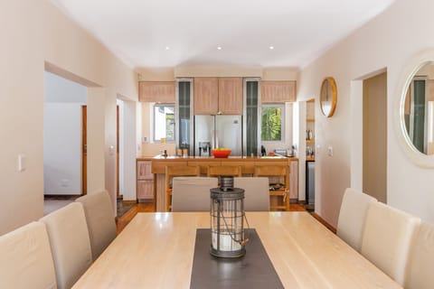 Open plan kitchen, dining area