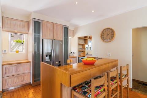 Fully equipped kitchen and side scullery. Breakfast bar