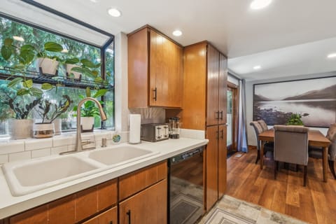 Indoors, Hardwood, Floor, Flooring, Sink