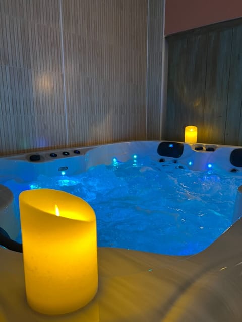 Indoor spa tub