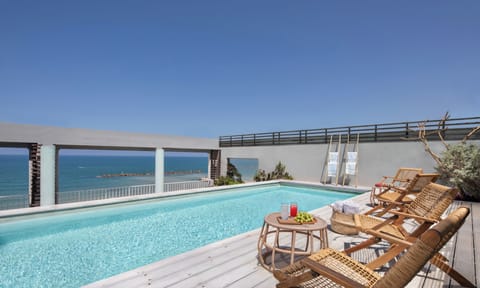 The pool  area is entirely private and reserved for guests of the Penthouse only