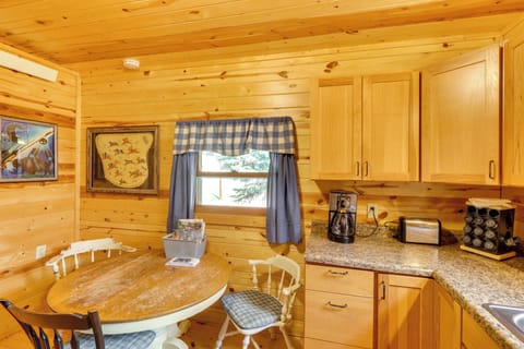 Dining Area | Dishware & Flatware Provided