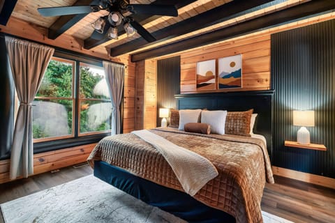 King bedroom #1 with relaxing jacuzzi, closet, and ensuite bathroom.