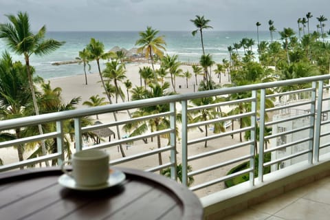 Balcony -Terrace .> Seating Area .> SeaView .>FrontBeach 