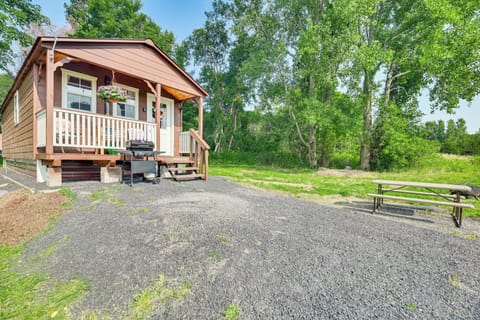 Isle La Motte Vacation Rental | 1BR | 1BA | 448 Sq Ft | 4 Steps to Enter