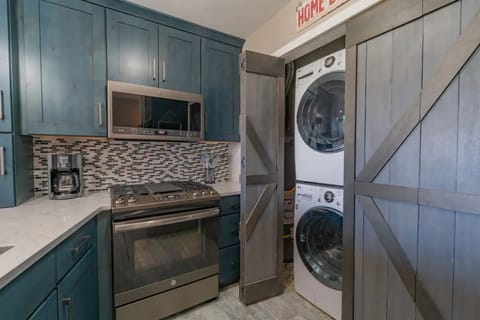 Kitchen/laundry area