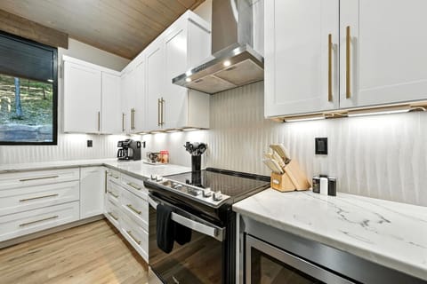 Keurig and drip coffee maker (k-cups and filters provided)