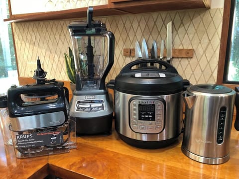 In addition to the basics we also offer a powerful blender, Instantpot, electric kettle, beaters, a spice grinder and plenty of Made in the USA All Clad cookware.