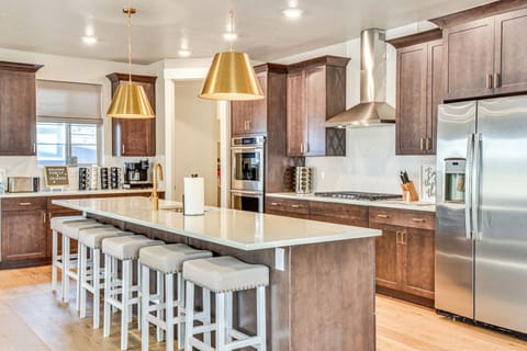 Kitchen | 1st Floor | Blender | Slow Cooker | Spices