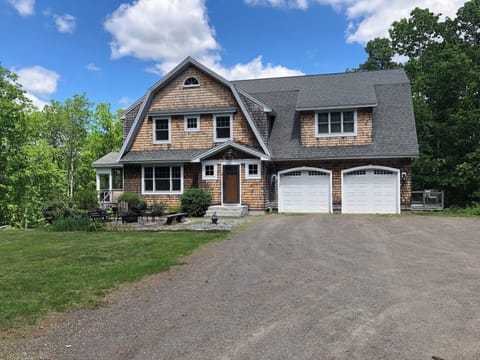 Front of house.  Apartment over garage is a separate living space. 