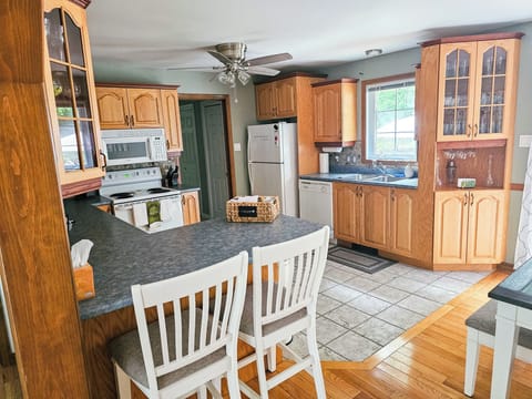 Kitchen / Dining Area