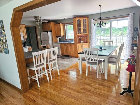 Kitchen / Dining Area