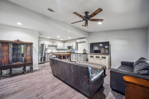 The spacious living room features a cozy seating area with a Smart TV for entertainment. Perfect for unwinding after a day spent exploring the property, this space provides a welcoming atmosphere for relaxation.