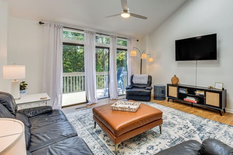 Salem Vacation Rental | 3BR | 3.5BA | 5 Steps Required | 2,000 Sq Ft