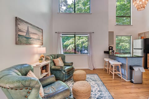 Sitting Area | 1st Floor