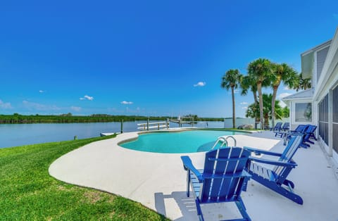 Crystal River Vacation Rental | 3BR | 2BA | 3,058 Sq Ft | Stairs Required