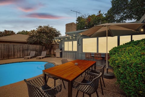 There’s something for everyone in this backyard pool oasis, whether you’re looking for some fun in the sun, al fresco patio dining, or simply relaxing on a poolside lounger.
