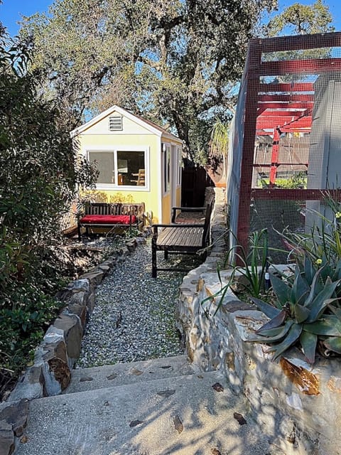 Beautiful Cabin Under The Oaks... 