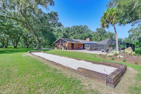Fenced Yard | Horseshoes | Basketball Hoop