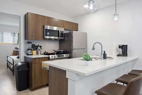 You’ll love the convenience of this fully equipped kitchen, where you can brew coffee, cook meals, or prepare snacks. The cozy layout and warm ambiance make cooking here a delightful part of your stay.