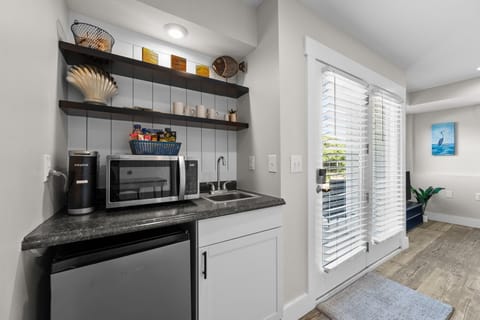 Kitchenette w/ mini fridge, microwave and Keurig
