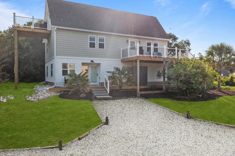 Private driveway and entrance