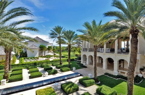 Las Brisas - Luxury ocean and golf front mansion with staff in exclusive resort (538)