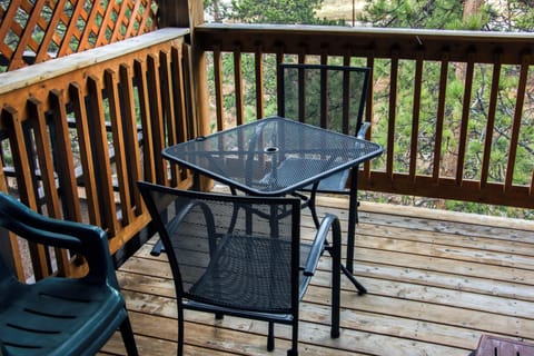 Table & Chairs on Deck