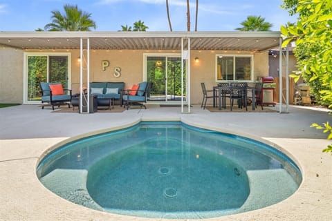 Your private desert oasis awaits! ☀️🏡 Unwind in this serene Palm Springs retreat featuring a sparkling pool, a shaded patio with cozy lounge seating, and a BBQ grill for al fresco dining. Whether you`re basking in the sun or relaxing under the twinkling s