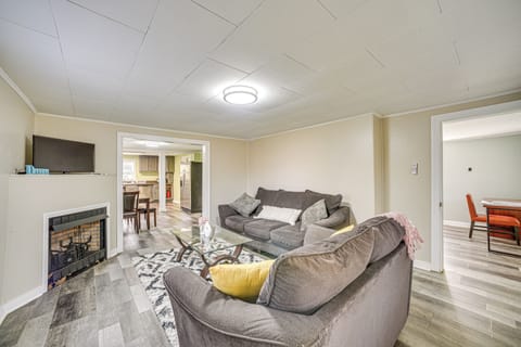 Living Room | Central Heating & A/C | Free WiFi