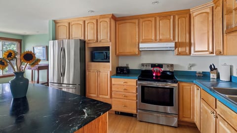 Spacious Kitchen with Modern Appliances