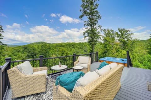 Cedar Rock Vacation Rental | Studio | 1BA | 650 Sq Ft | 4 Steps to Enter