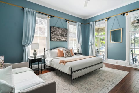 1st floor bedroom with king bed and twin daybed