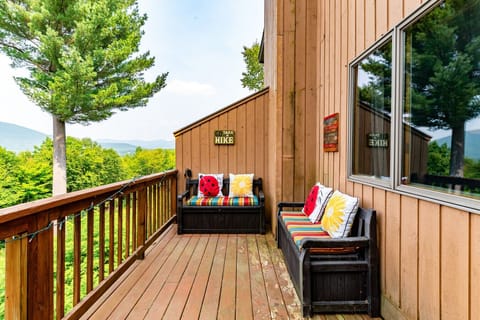 Spacious deck with plenty of seating for entertaining