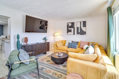 Albuquerque Vacation Rental | 2BR | 1BA | 800 Sq Ft | 3 Steps Required