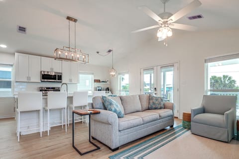 Gulf Shores Vacation Rental | 2BR | 2BA | 880 Sq Ft | Stairs Required