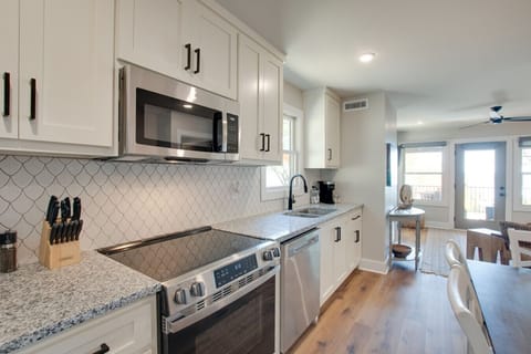 Kitchen and Dining Area fit for Six