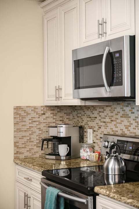 .Start your day right: Enjoy fresh coffee and effortless cooking in our sleek kitchen space