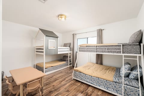 Bedroom 4: 2 Bunk beds and children's table and chairs