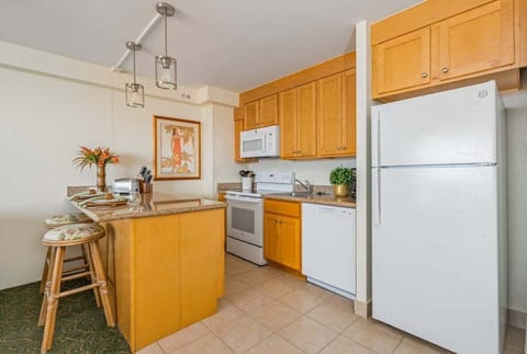 Bar stools in the counter, perfect for shared meals
