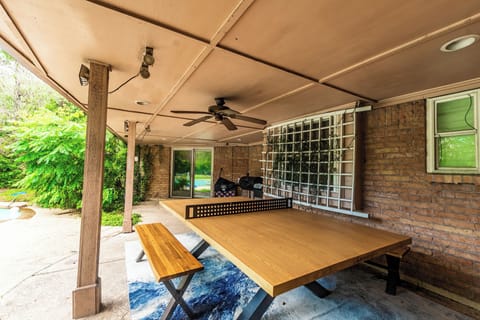 Back Porch with Ping Pong, Connect4, Giant Jenga, Charcoal Grill, Outdoor Dining