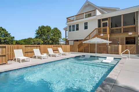 CL01: Creamsicle Cottage | Private Pool Area